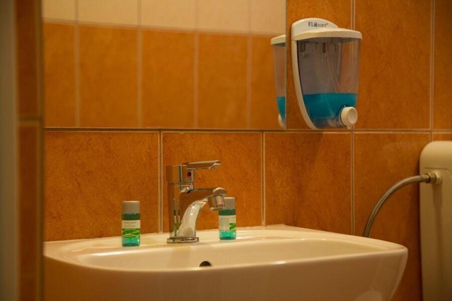 Levendula Apartmanhaz Hajdúszoboszló Buitenkant foto