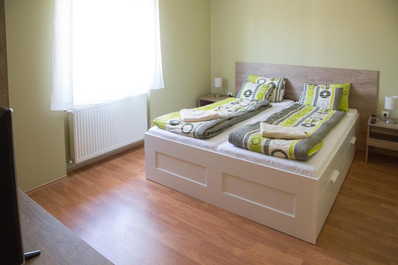 Levendula Apartmanhaz Hajdúszoboszló Buitenkant foto