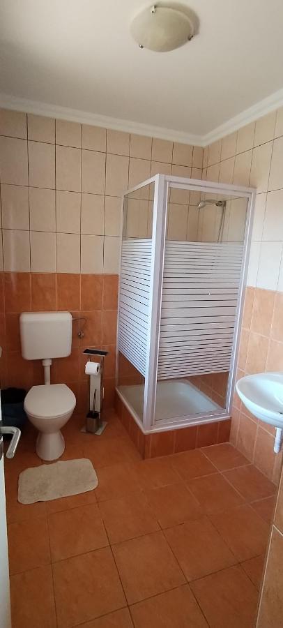 Levendula Apartmanhaz Hajdúszoboszló Buitenkant foto