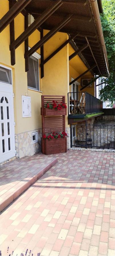 Levendula Apartmanhaz Hajdúszoboszló Buitenkant foto