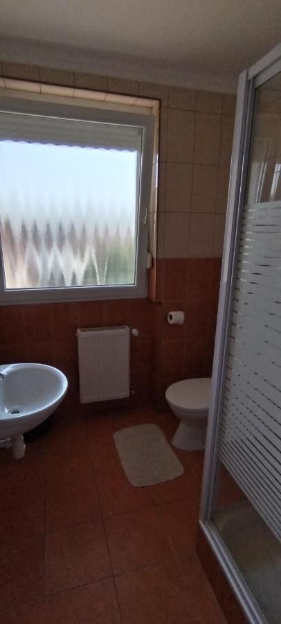Levendula Apartmanhaz Hajdúszoboszló Buitenkant foto