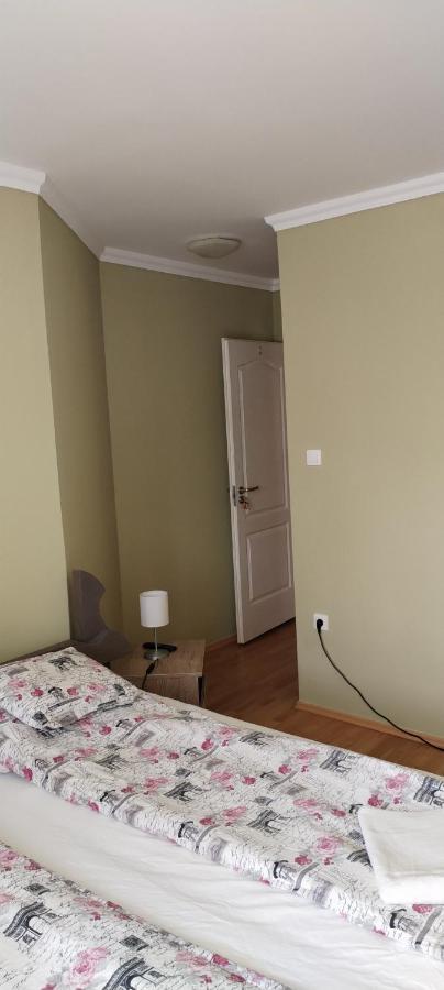 Levendula Apartmanhaz Hajdúszoboszló Buitenkant foto