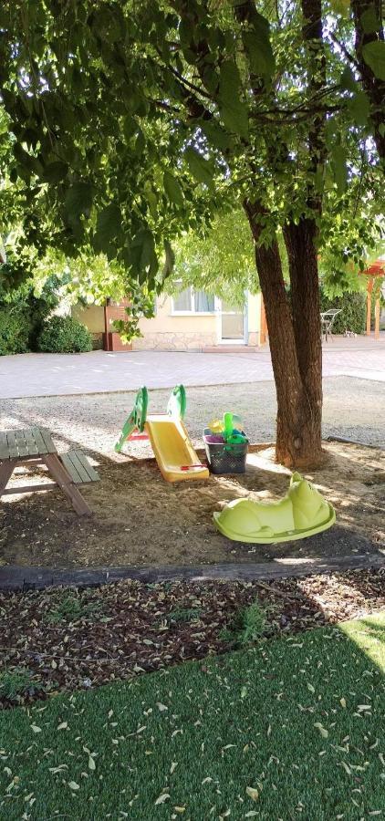 Levendula Apartmanhaz Hajdúszoboszló Buitenkant foto