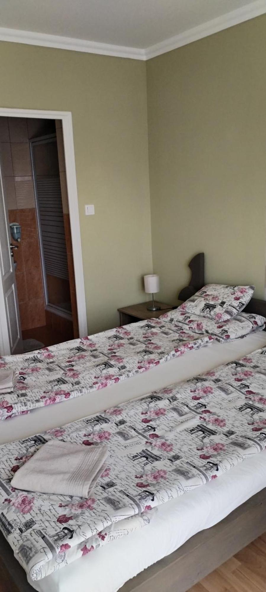 Levendula Apartmanhaz Hajdúszoboszló Buitenkant foto