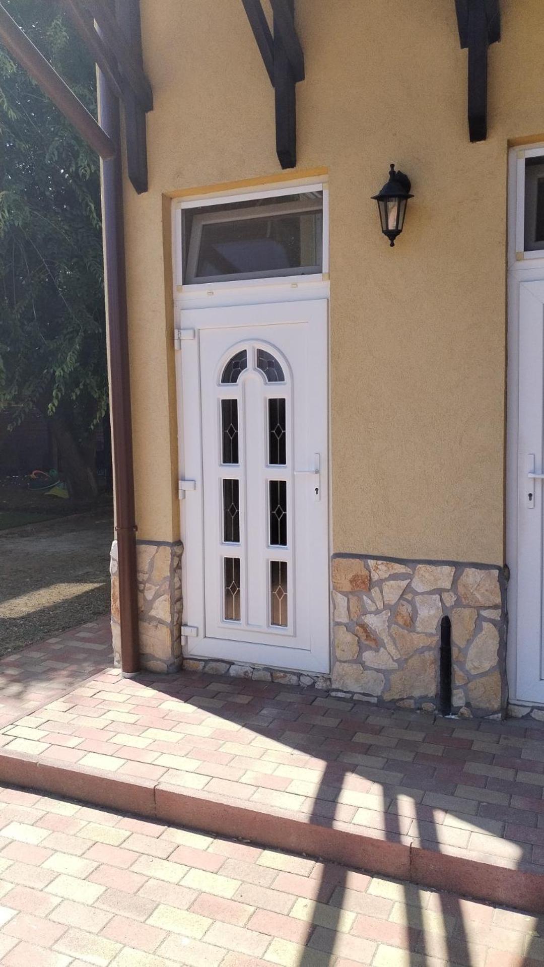 Levendula Apartmanhaz Hajdúszoboszló Buitenkant foto